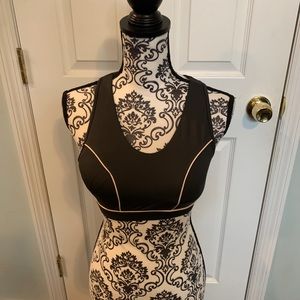 Woman’s Tek gear sports bra